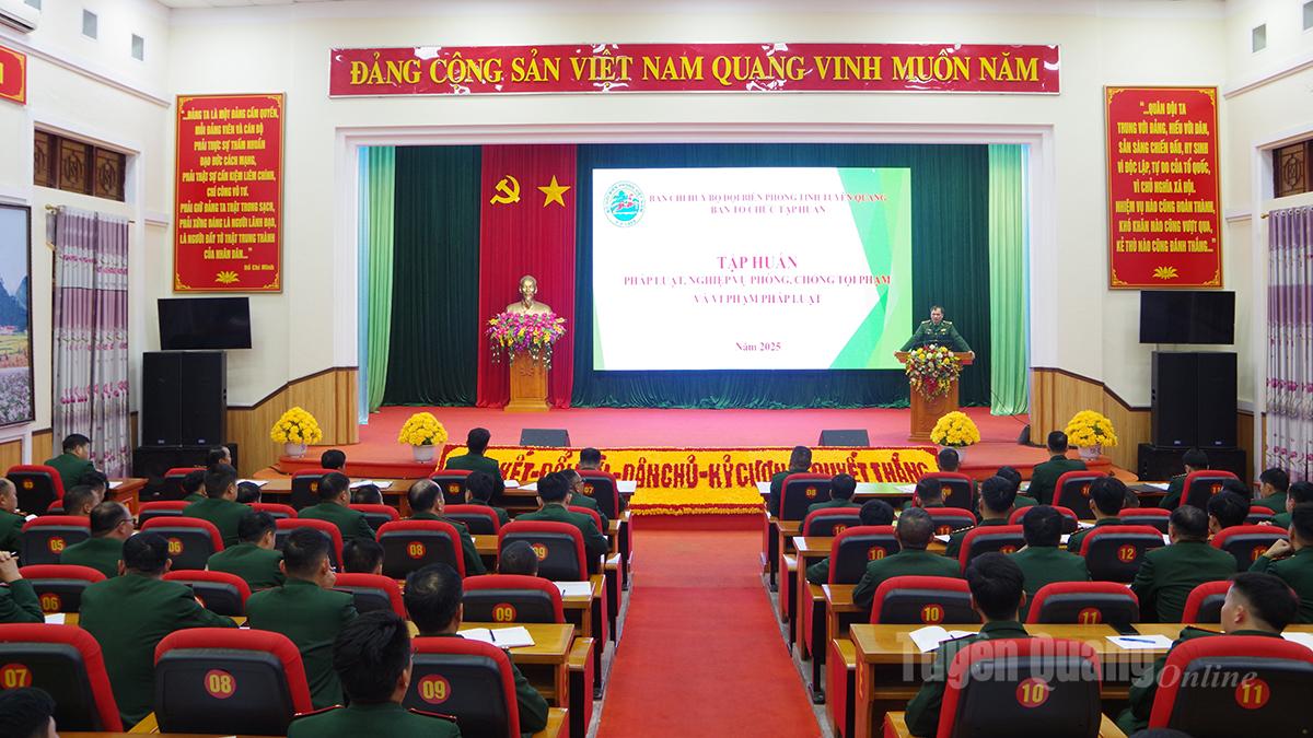 Toàn cảnh lớp tập huấn pháp luật, nghiệp vụ phòng, chống tội phạm và vi phạm pháp luật.