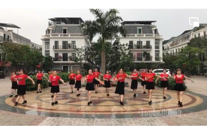 CLB Khiêu vũ Hoa Nắng duy trì hoạt động thường xuyên tại sân Vincom, phường Minh Xuân, tỉnh Tuyên Quang.