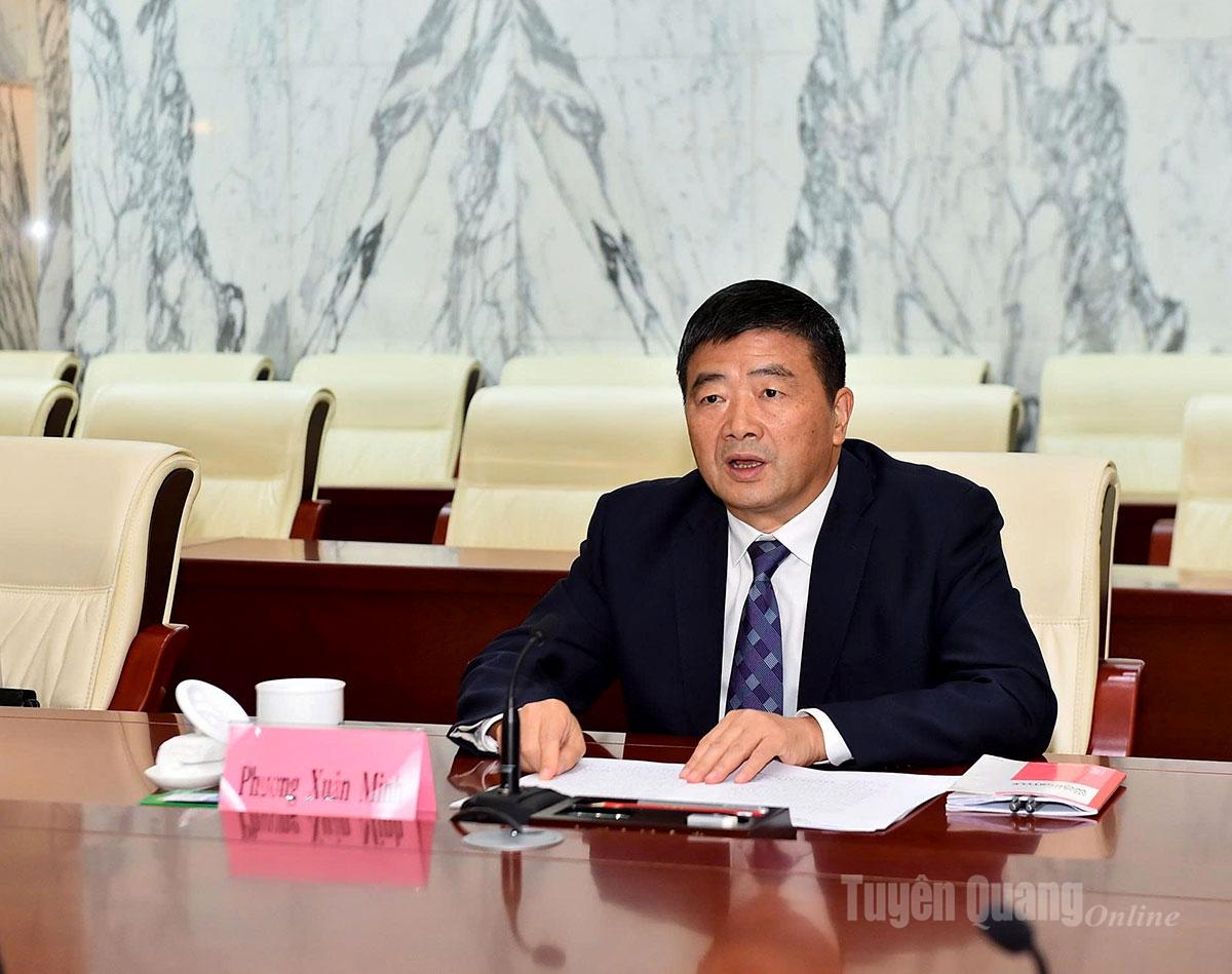 Đồng chí Phương Xuân Minh, Phó Chủ nhiệm Thường trực Ban Thường vụ Đại hội đại biểu nhân dân Khu tự trị dân tộc Choang Quảng Tây phát biểu tại hội đàm.