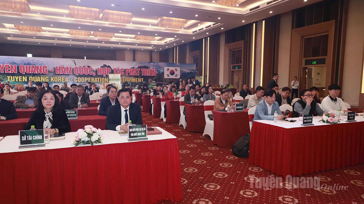 Các đại biểu tham dự hội nghị.