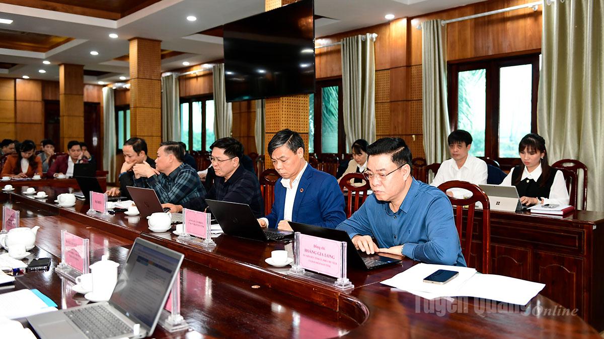 Đồng chí Hoàng Gia Long, Ủy viên Ban Thường vụ Tỉnh ủy, Phó Chủ tịch UBND tỉnh dự và chỉ đạo Hội nghị.