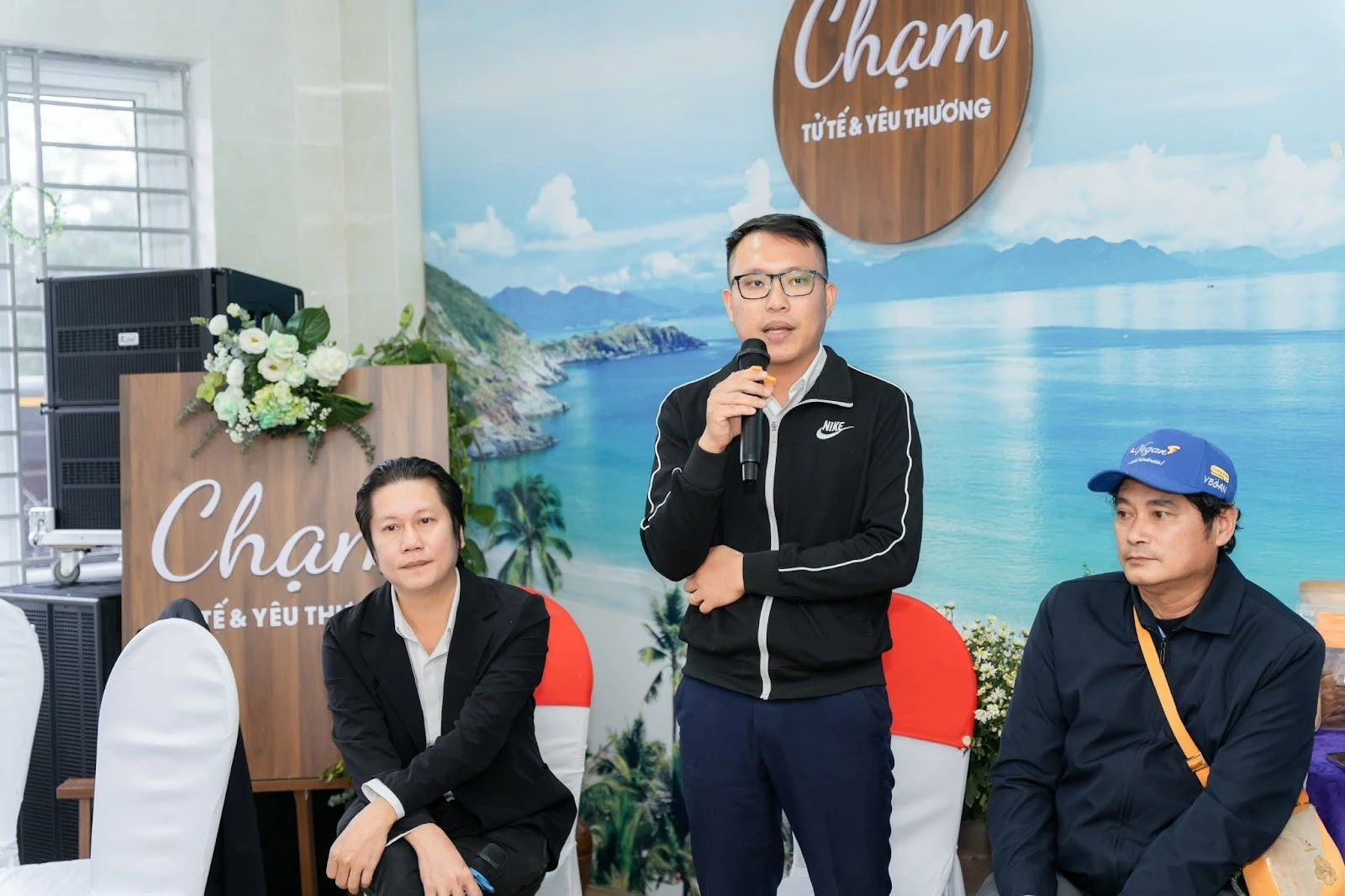 Ông Tài phát biểu tại một sự kiện kỉ niệm của TaBu. 