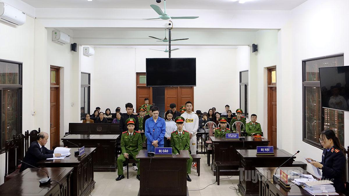 Toàn cảnh phiên tòa.