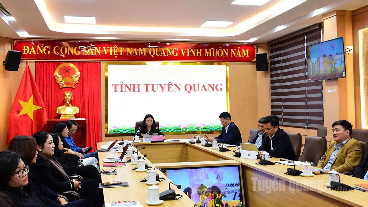 Đồng chí Vương Ngọc Hà, Uỷ viên Ban Thường vụ Tỉnh uỷ, Phó Chủ tịch UBND tỉnh chủ trì tại điểm cầu Tuyên Quang.