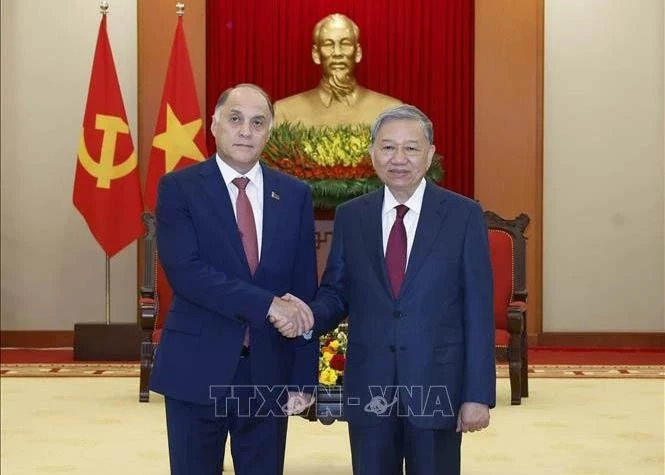 Party General Secretary To Lam (right) and State Secretary of the Security Council of Belarus Aleksandr Grigorievich Volfovich at their meeting on December 3 (Photo: VNA)