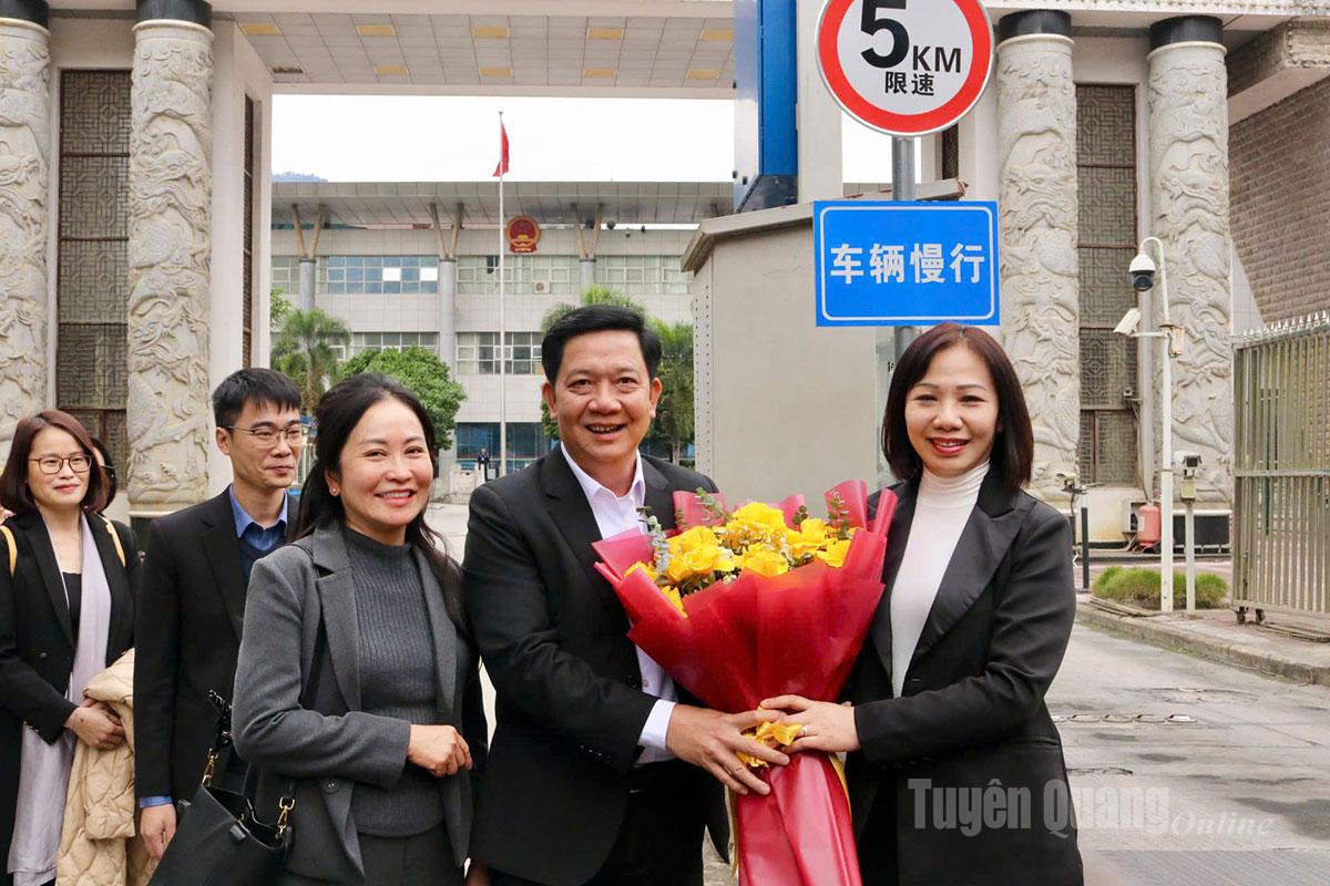 Đồng chí Nguyễn Khánh Lâm, Ủy viên Ban Chấp Đảng bộ tỉnh, Giám đốc Sở Tư pháp làm Trưởng đoàn công tác Sở Tư pháp kết thúc chuyến làm việc về tỉnh Tuyên Quang.