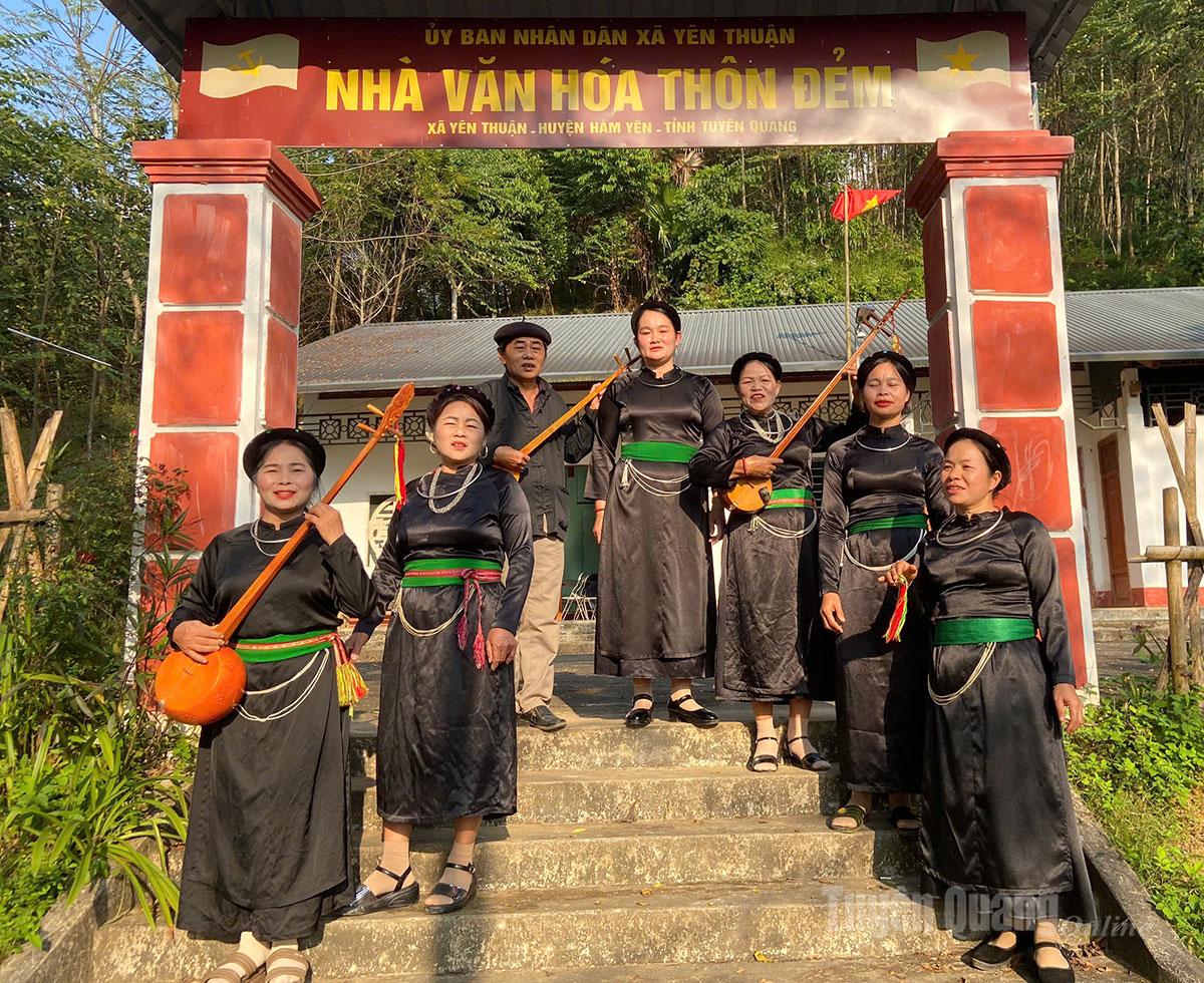 Một buổi tập luyện hát Then của CLB Hát Then, đàn Tính xã Bạch Xa.