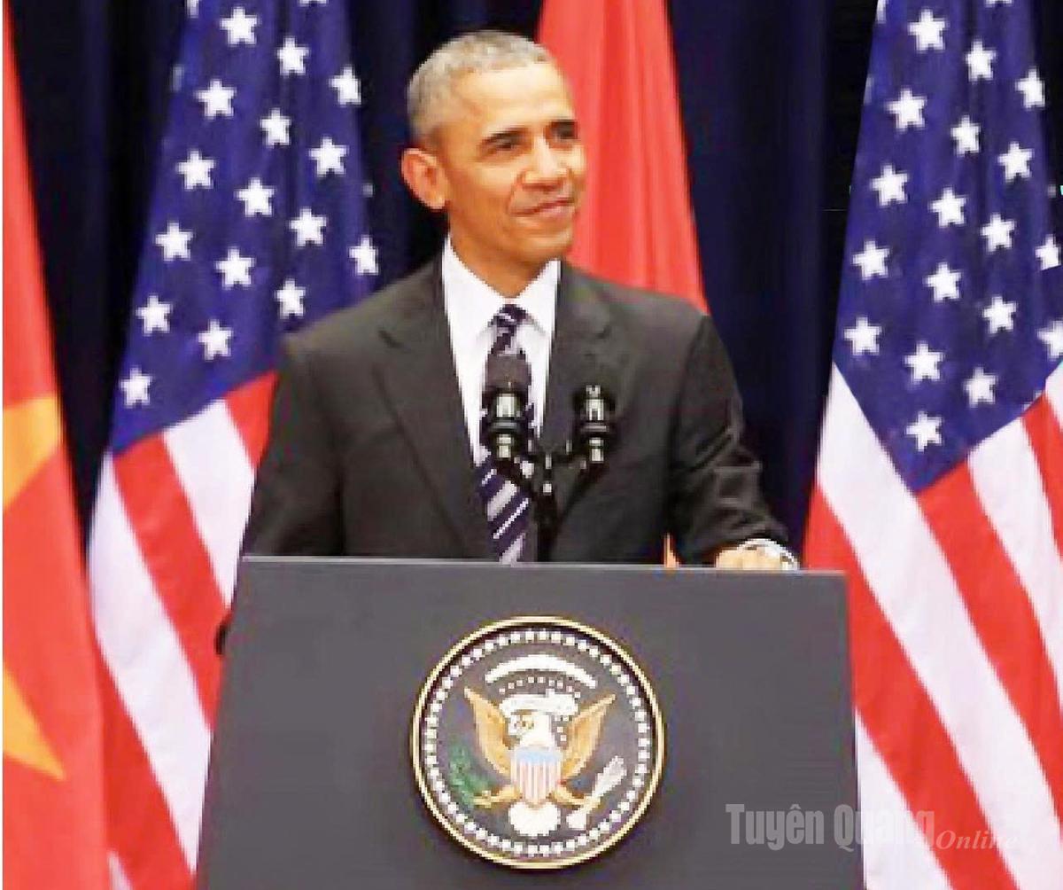 Tổng thống Mỹ Barack Obama lẩy Kiều Rằng trăm năm cũng từ đây/Của tin gọi một chút này làm ghi trong lời phát biểu dịp thăm Việt Nam tháng 5 năm 2016.
