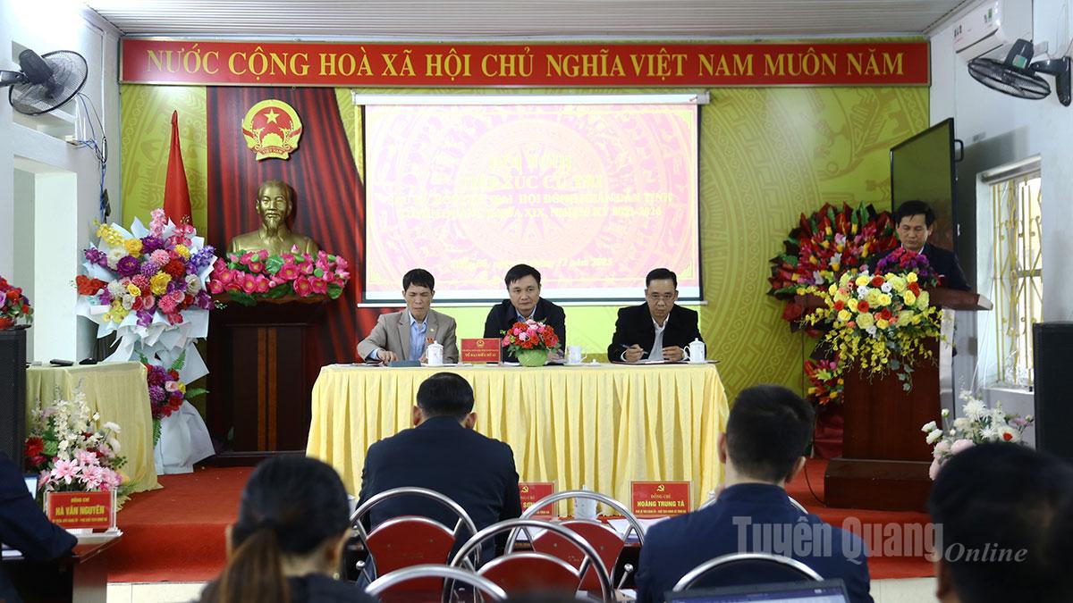 Tổ đại biểu số 13 HĐND tỉnh tiếp thu các kiến nghị của cử tri xã Tùng Bá.