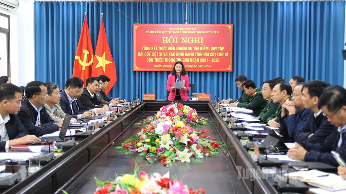 Phó Chủ tịch UBND tỉnh Vương Ngọc Hà phát biểu tại hội nghị.