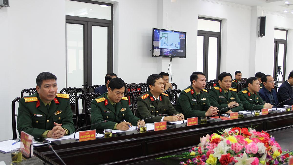 Đại tá Nguyễn Hoài Nam, Chính ủy Bộ CHQS tỉnh và các đại biểu dự hội nghị.