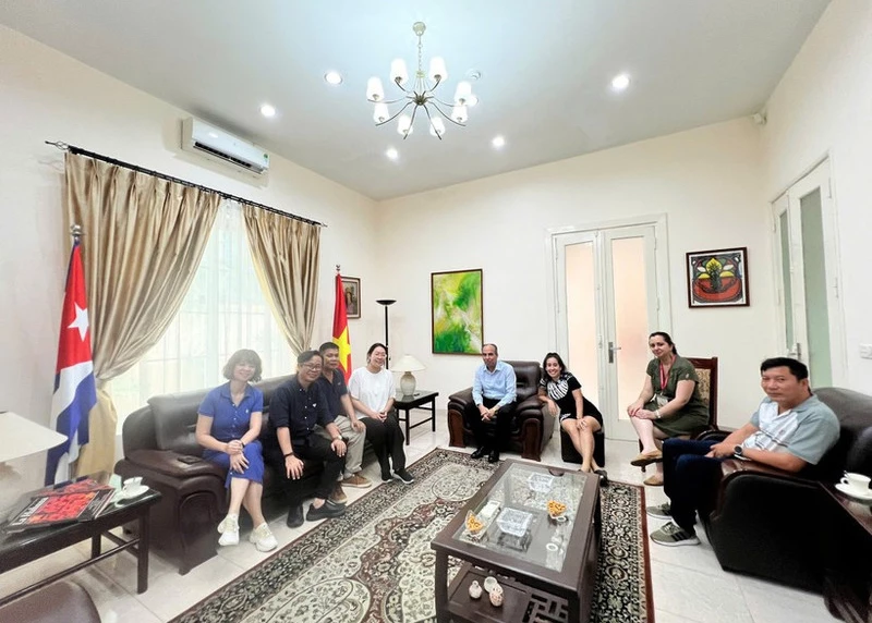 The film crew works with the Cuban Embassy in Viet Nam. (Photo: VTV)