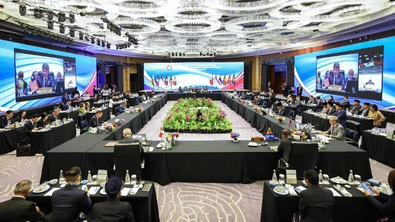 Việt Nam cùng ASEAN thúc đẩy hòa bình giữa Campuchia và Thái Lan