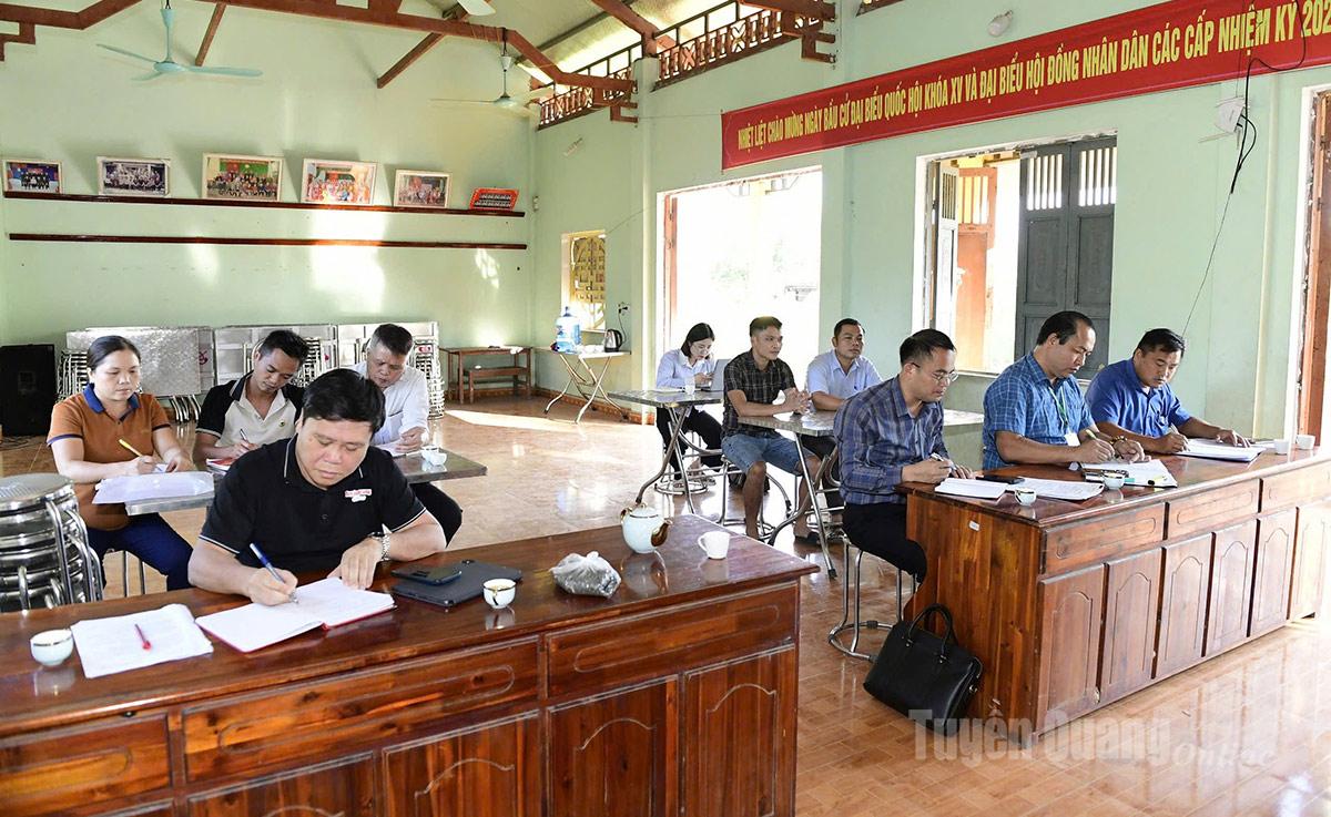 Chi bộ Đồng Na, Đảng bộ xã Phú Lương thực hiện nghiêm túc kiểm điểm, đánh giá, xếp loại chất lượng tập thể, đảng viên năm 2025.