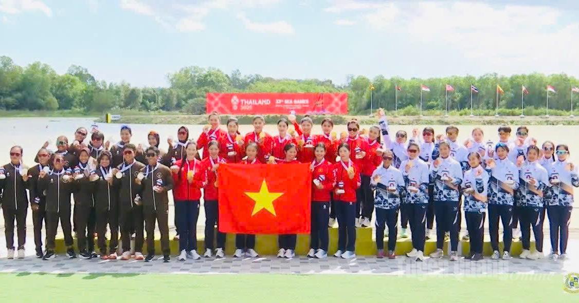 Đội tuyển đua thuyền truyền thống của Việt Nam xuất sắc giành Huy chương Vàng nội dung đua 10 người.