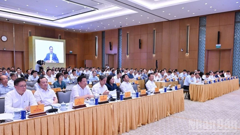 Các đồng chí lãnh đạo, đại biểu tham dự phiên họp. (Ảnh: Trần Hải)