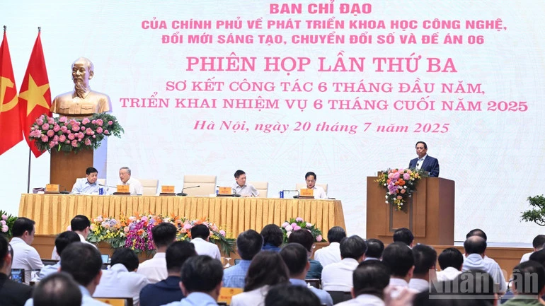 Quang cảnh Phiên họp lần thứ ba Ban Chỉ đạo của Chính phủ về phát triển khoa học công nghệ, đổi mới sáng tạo, chuyển đổi số và Đề án 06. (Ảnh: Trần Hải)