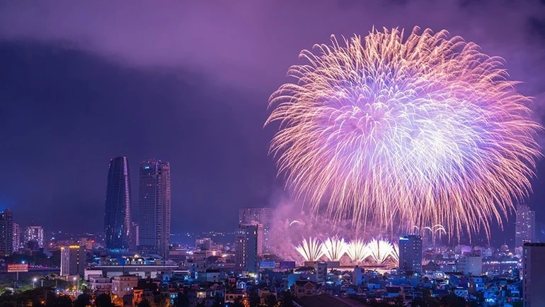Lễ hội pháo hoa quốc tế Đà Nẵng (DIFF) mang tới sức hút du lịch lớn cho thành phố biển này.