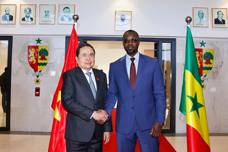 vna-potal-chu-tich-quoc-hoi-tran-thanh-man-hoi-kien-thu-tuong-senegal-8167821.jpg