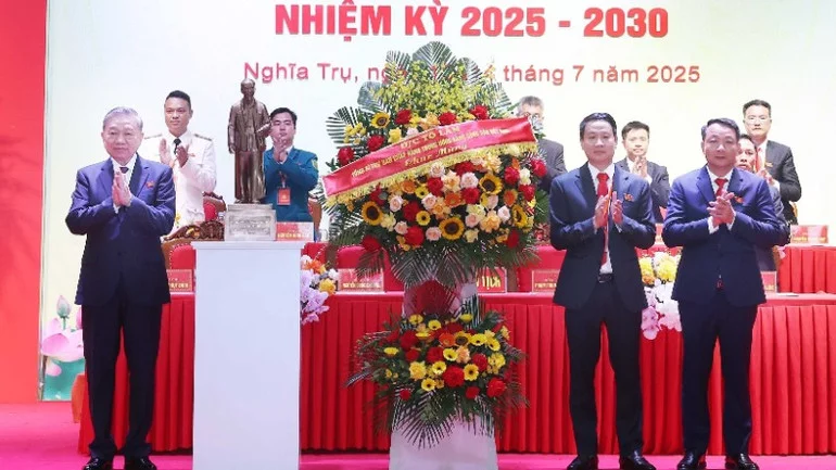 vna-potal-tong-bi-thu-du-dai-hoi-dai-bieu-dang-bo-xa-nghia-tru-lan-thu-nhat-8147609-3046.jpg