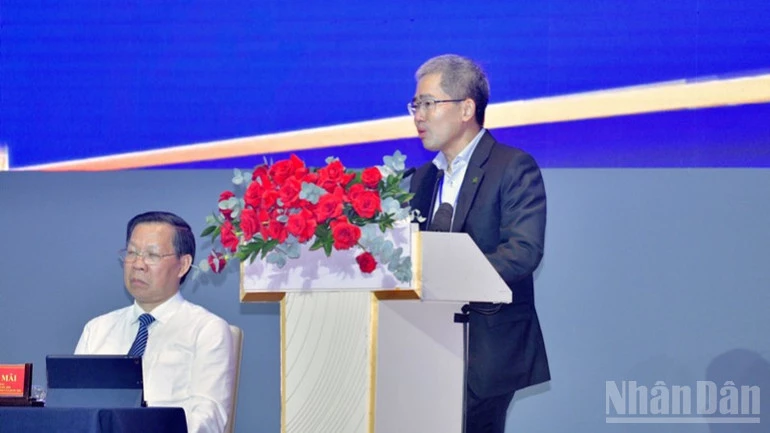 Đại diện các tập đoàn, nhà đầu tư phát biểu ý kiến tại hội nghị. (Ảnh: Thanh Giang)