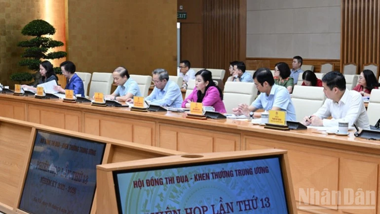 Các thành viên Hội đồng tham dự Phiên họp. (Ảnh: TRẦN HẢI)