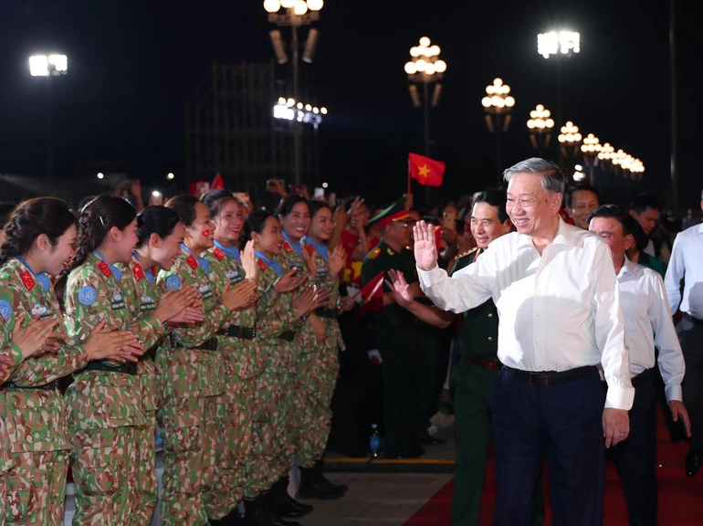 vna-potal-tong-bi-thu-du-chuong-trinh-nghe-thuat-chinh-luan-duoi-co-vinh-quang-8200819.jpg