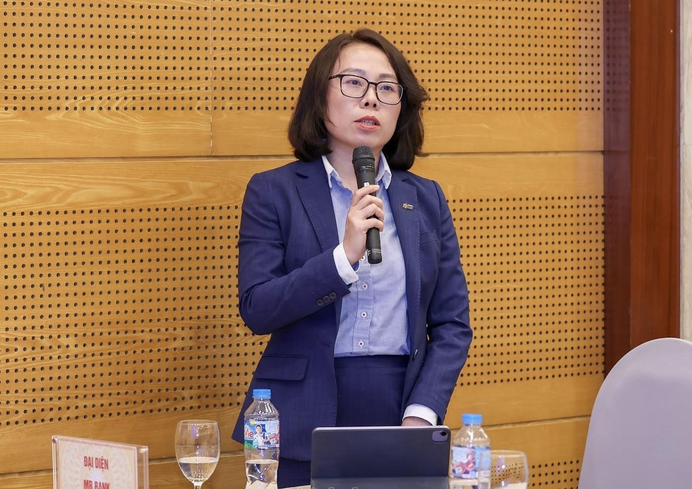 A person in a suit holding a microphone

AI-generated content may be incorrect.