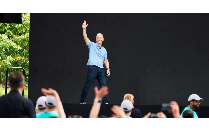 <img hideimage="null"  data-cke-saved-src="https://cdn-images.vtv.vn/thumb_w/730/66349b6076cb4dee98746cf1/2025/07/16/tim-cook-event-stage-37526896390250709453865-95443701163554919462757.webp" src="https://cdn-images.vtv.vn/thumb_w/730/66349b6076cb4dee98746cf1/2025/07/16/tim-cook-event-stage-37526896390250709453865-95443701163554919462757.webp" style="float: center;width: 800px;">