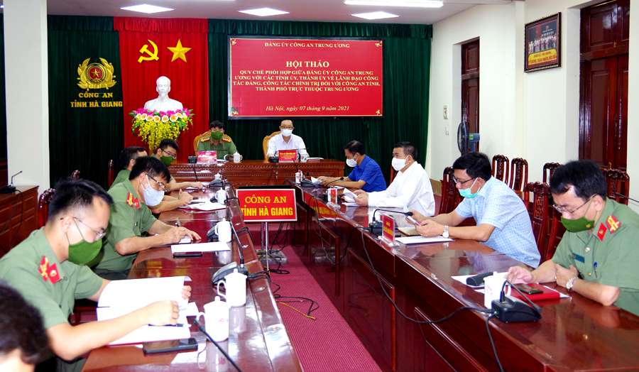Các đại biểu tham dự hội thảo tại điểm cầu Công an tỉnh.