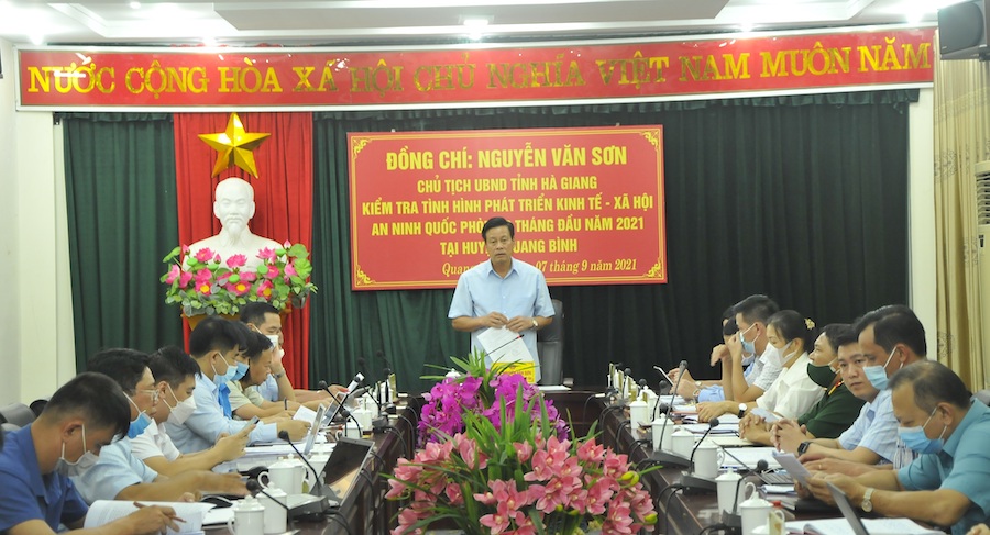 Chủ tịch UBND tỉnh Nguyễn Văn Sơn phát biểu tại buổi làm việc.