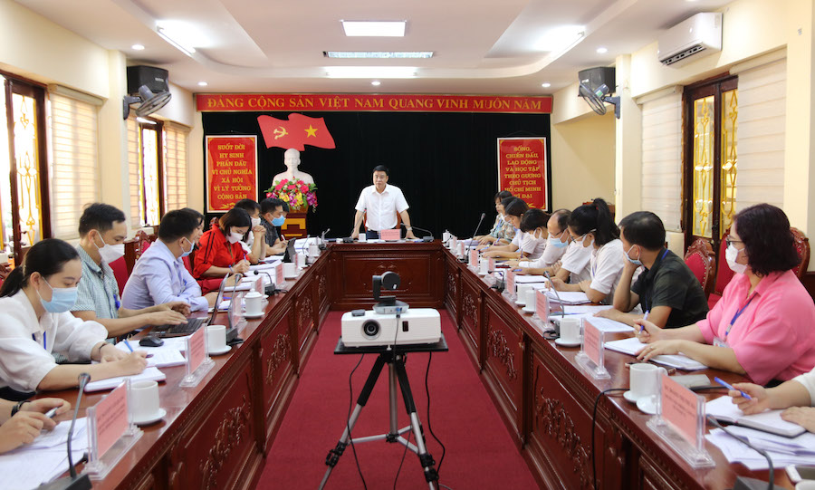 Buổi làm việc giữa đoàn kiểm tra CCHC của tỉnh với Sở Ngoại vụ.