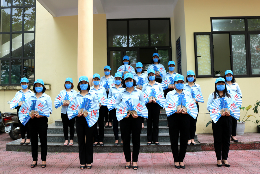 Hội Liên hiệp Phụ nữ tỉnh tuyên truyền qua Zalo, Facebook về tỷ lệ nữ đại biểu trúng cử đạt 30%.