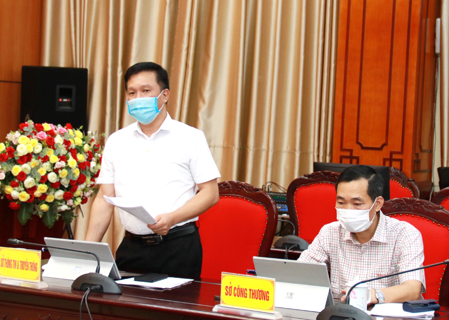 Giám đốc Sở Thông tin và truyền thông Đỗ Thái Hòa thảo luận về công tác phối hợp truyền thông