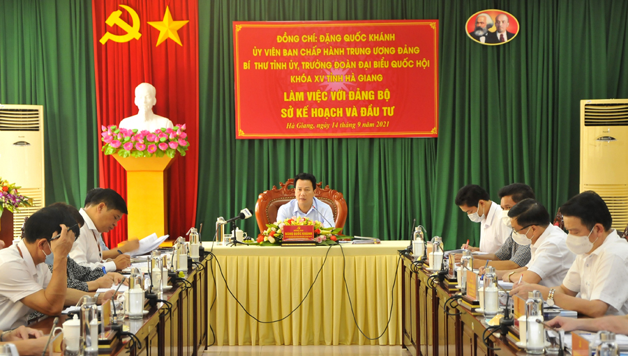 Toàn cảnh buổi làm việc.