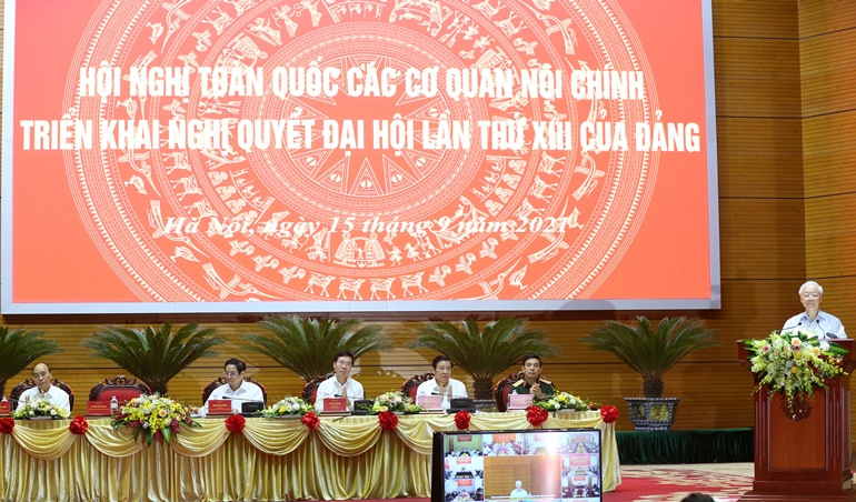 Các đồng chí Lãnh đạo Đảng và Nhà nước chủ trì Hội nghị. 
