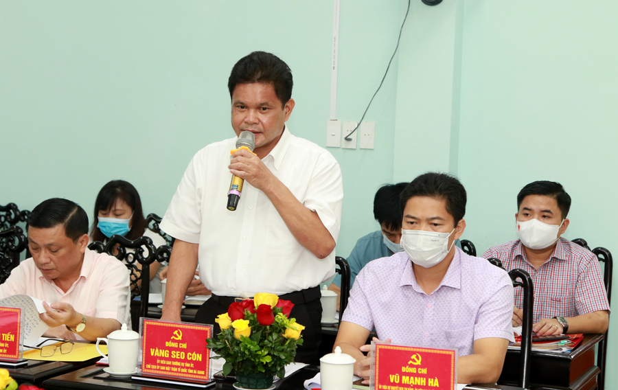 Chủ tịch Ủy ban MTTQ tỉnh Vàng Seo Cón đề nghị ngành văn hóa khảo sát, phối hợp với các ngành, địa phương tìm giải pháp bài trừ các hủ tục lạc hậu