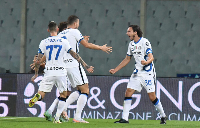 Darmian (số 36) mừng bàn gỡ hòa cùng các đồng đội. 