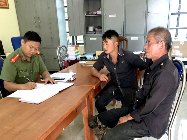 Đối tượng Hạng Quáng Binh (ngoài cùng bên phải) bị bắt giữ.