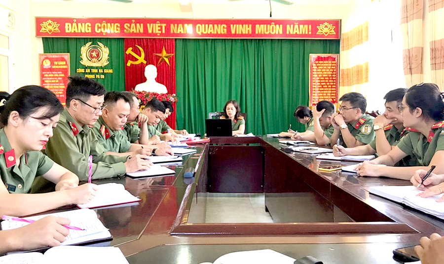 Chi bộ Phòng Quản lý Xuất nhập cảnh tổ chức hội nghị chuyên đề về học tập và làm theo tư tưởng, đạo đức, phong cách Hồ Chí Minh.									 Ảnh: TƯ LIỆU