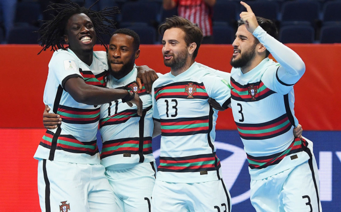 Ngược dòng hạ Tây Ban Nha, Bồ Đào Nha lần đầu tiên vào bán kết futsal World Cup.