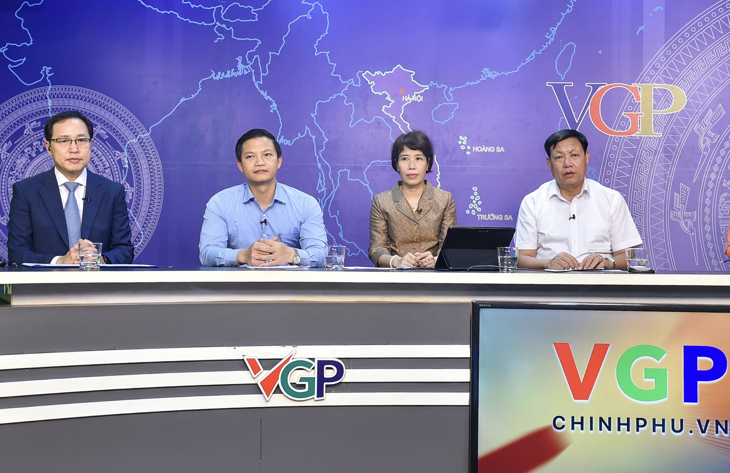 Tham dự Tọa đàm đại diện lãnh đạo Bộ Y tế, Bộ Kế hoạch và Đầu tư, tỉnh Bắc Ninh, Đồng Nai và Tổ hợp Samsung Việt Nam, Nestlé Việt Nam