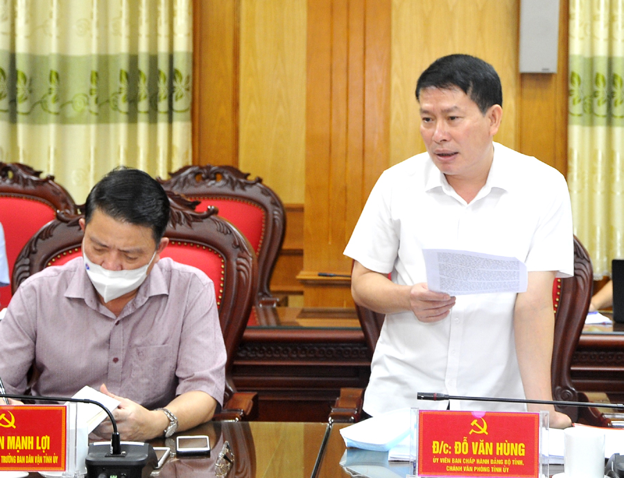Lãnh đạo Văn phòng Tỉnh ủy thông tin về một số khó khăn trong xây dựng NTM tại cơ sở.