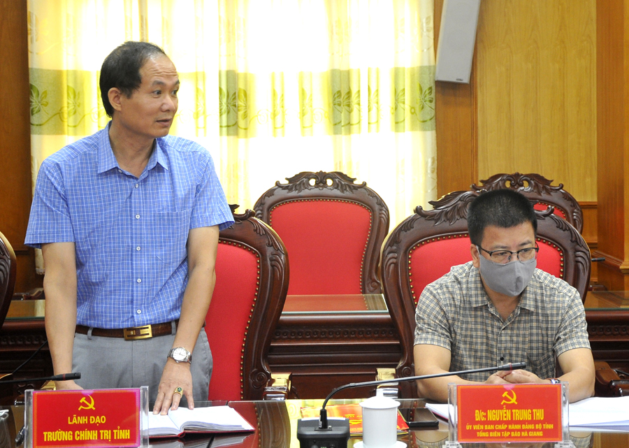 Lãnh đạo Trường Chính trị tỉnh thông tin tình hình công tác học tập, đào tạo tại đơn vị.