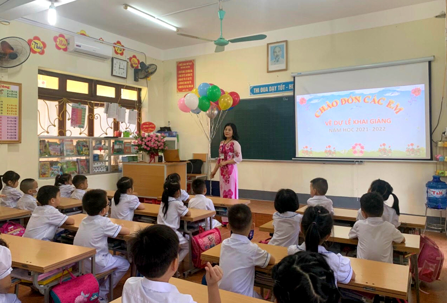 Học sinh lớp 1, Trường Tiểu học Minh Khai, Thành phố Hà Giang trong giờ học.