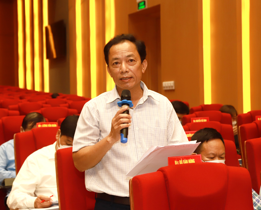 Giám đốc Sở Nông nghiệp và PTNT tiếp thu ý kiến và giải trình thêm một số thông tin trong dự thảo các nghị quyết về lĩnh vực nông, lâm nghiệp.
