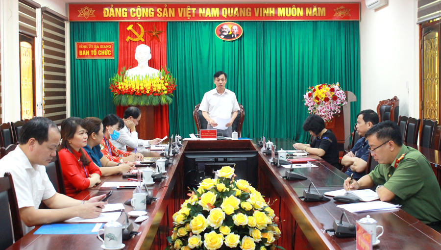 Các thành viên Ban chấm phúc khảo thuộc Hội đồng thi thống nhất các nội dung tại cuộc họp