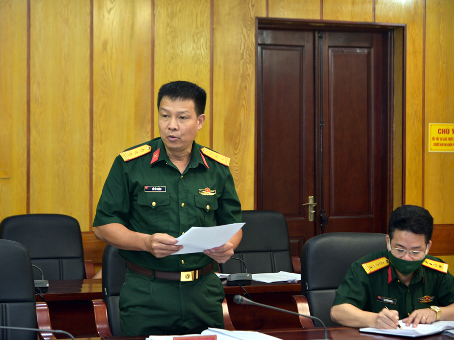 Đại diện Bộ CHQS tỉnh báo cáo kết quả tuyển chọn, gọi công dân nhập ngũ năm 2021.