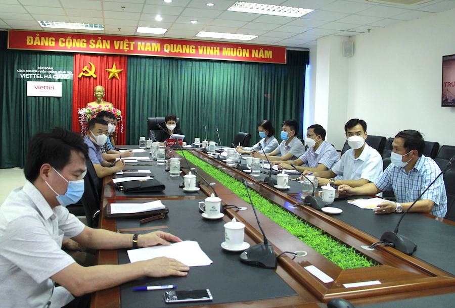 Các đại biểu dự hội nghị tại điểm cầu của tỉnh