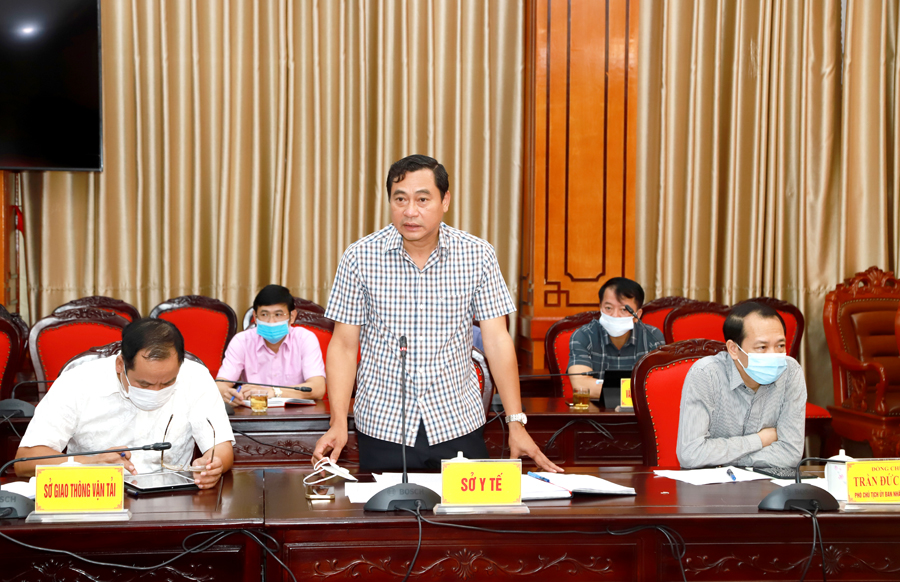 Lãnh đạo Sở Y tế báo cáo tình hình công dân về tỉnh